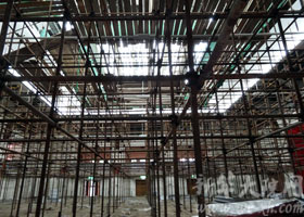 大礼堂施工时搭建的脚手架
