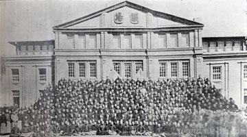 1922年9月18日第一届国会第二期常会闭会式全体议员合影