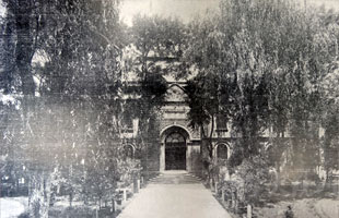 新建成的图书馆